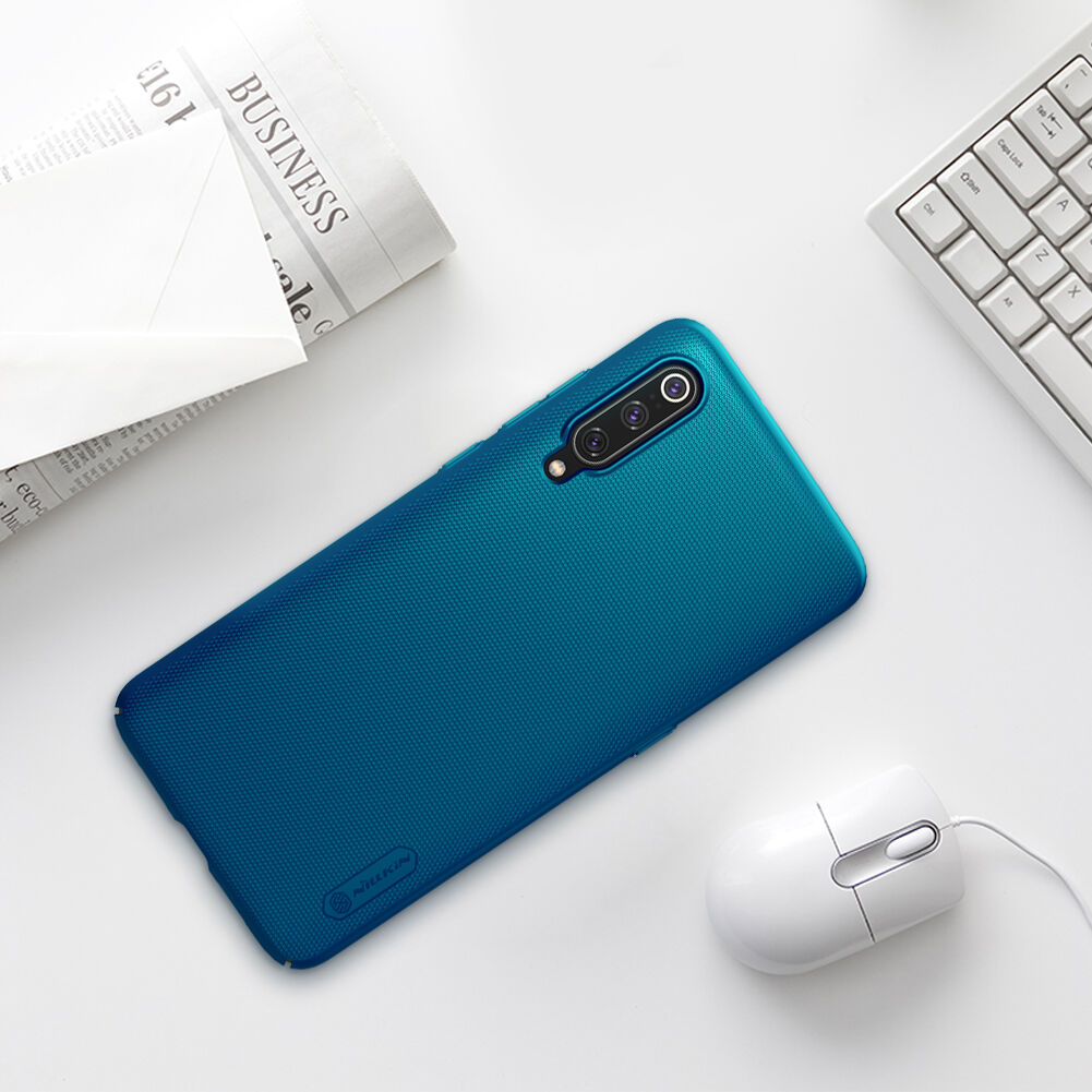 Nillkin drážkovaný kryt z tvrdého plastu pre Xiaomi Mi 9 - zlatý