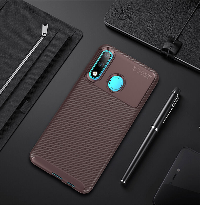 Plastový kryt s textúrou karbónu pre Huawei P30 Lite - čierny