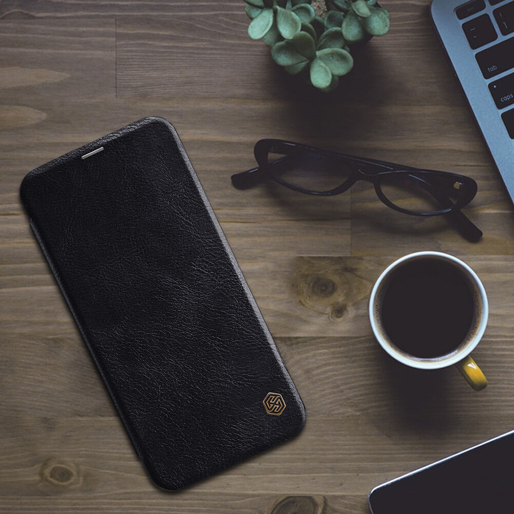 Nillkin Qin Kožené flipové puzdro pre Samsung Galaxy J4 Plus - hnedé