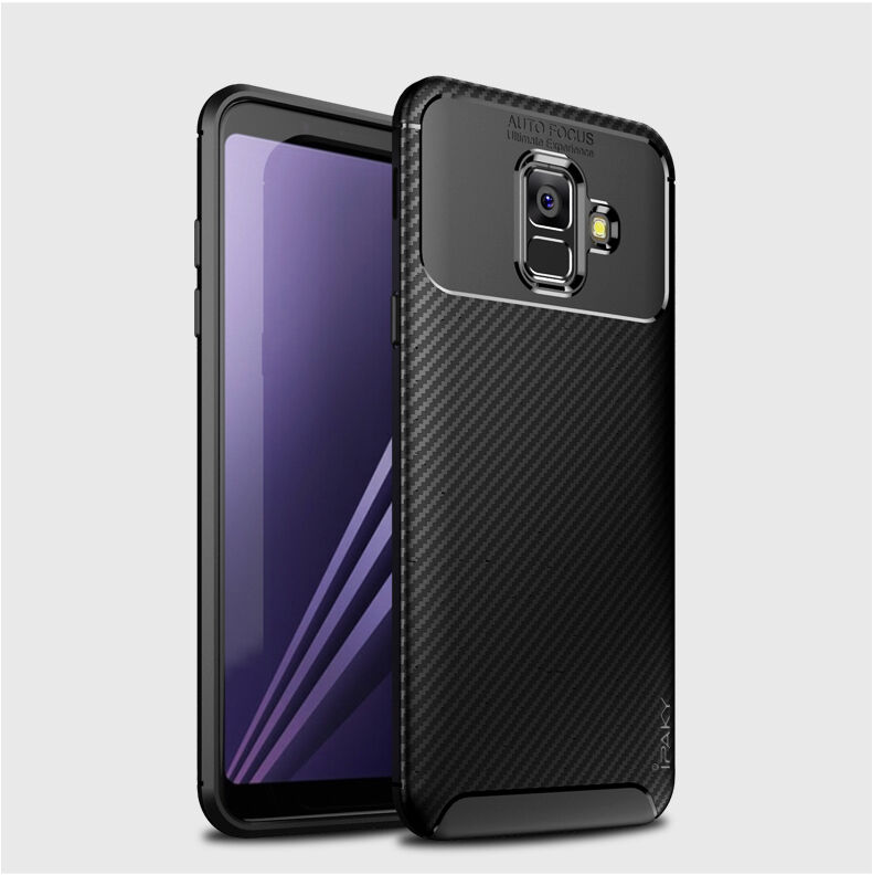 Ipaky plastový kryt s textúrou karbónu pre Samsung Galaxy A6 (2018) - čierny