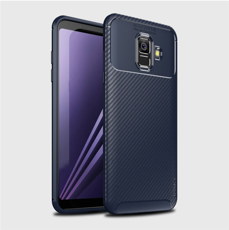 Ipaky plastový kryt s textúrou karbónu pre Samsung Galaxy A6 (2018) - čierny