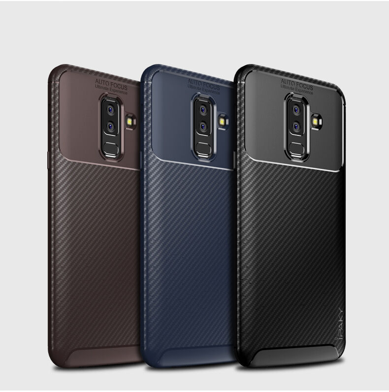 Ipaky plastový kryt s textúrou karbónu pre Samsung Galaxy A6 Plus (2018) - čierny