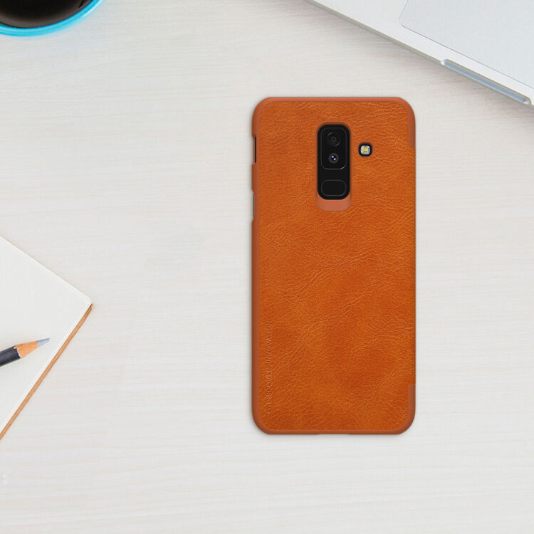 Nillkin Qin Kožené flipové puzdro pre Samsung Galaxy A6 Plus (2018) - hnedé