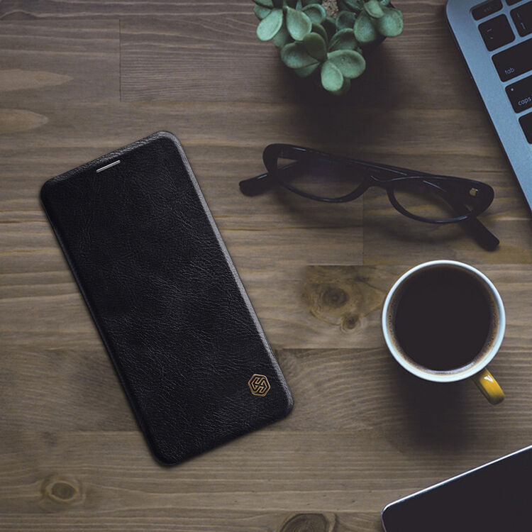 Nillkin Qin Kožené flipové puzdro pre Samsung Galaxy A6 Plus (2018) - červené