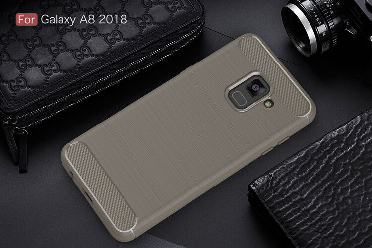 Plastový kryt s brúsenou textúrou pre Samsung Galaxy A8 (2018) - červený
