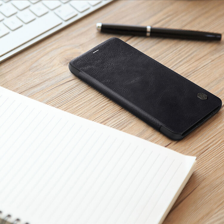 Nillkin Qin Kožené flipové puzdro pre Samsung Galaxy A8 Plus (2018) - čierne