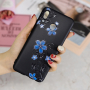Plastový kryt modré kvetiny pre Huawei Nova 3i - čierny
